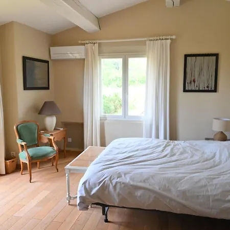 Spacious House With Wi Fi And Swimming Pool *
